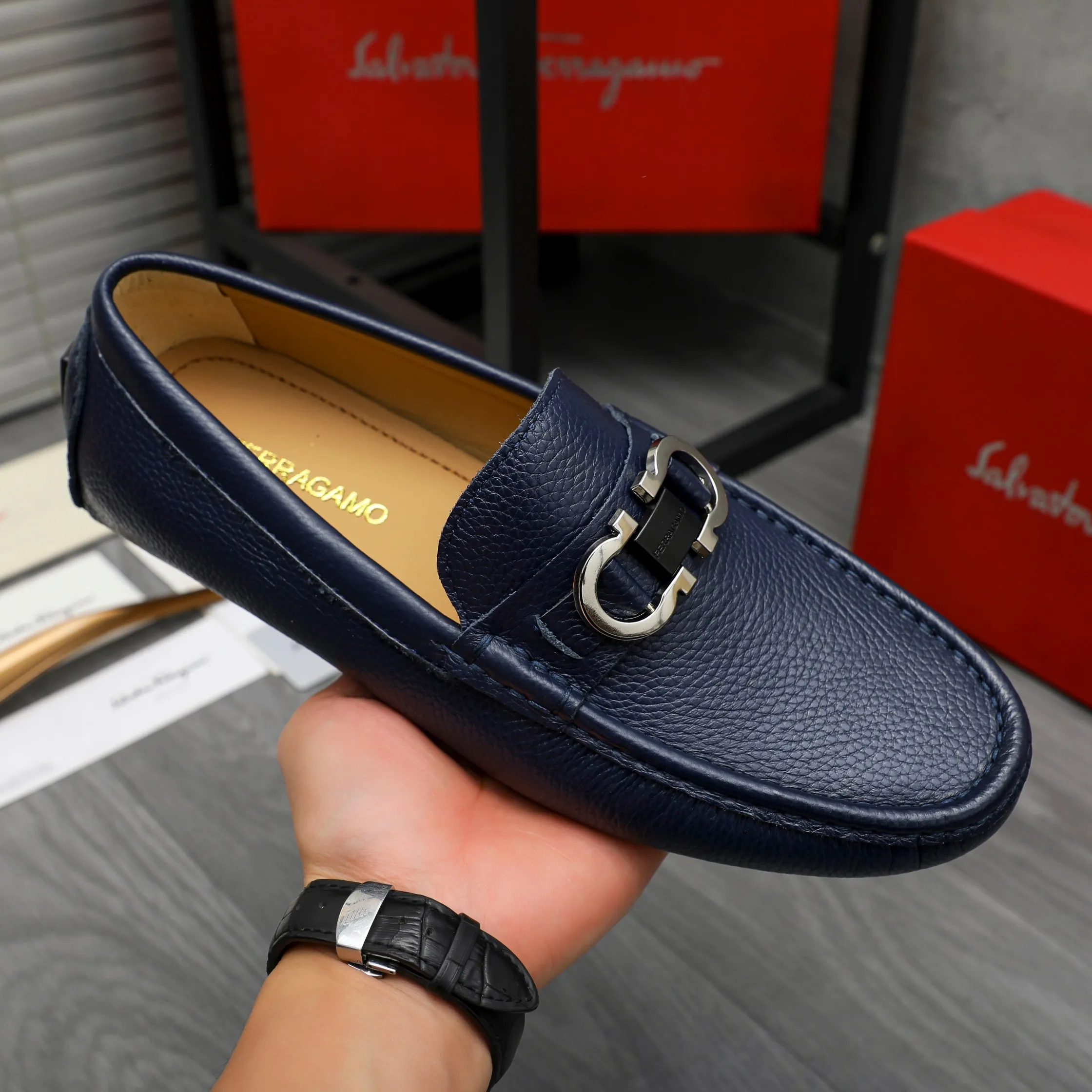 Men's shoes 💰p420 Product trademark: Ferragamo " Ferragamo ] Casual slip-on men's shoes Regular size: 38-44 Product materials: Selected pebbled cowhide upper, sheepskin lining, original rubber outsole